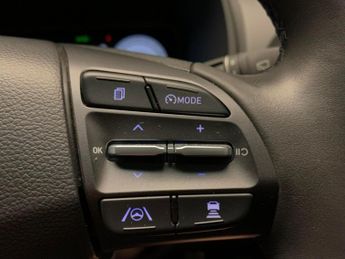 Hyundai Kona 64kWh Premium (10.5kW Charger) (204 ps) - HEATED SEATS - HEATED 