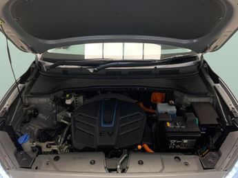 Hyundai Kona 64kWh Premium (10.5kW Charger) (204 ps) - HEATED SEATS - HEATED 