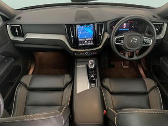 Volvo XC60 2.0h T6 18.8kWh Plus Plug-in AWD (350 ps) - HK AUDIO - BLACK ROO