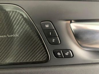 Volvo XC60 2.0h T6 18.8kWh Plus Plug-in AWD (350 ps) - HK AUDIO - BLACK ROO