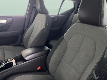 Volvo XC40 1.5h T4 Recharge 10.7kWh Plus Plug-in (211 ps) - ADAPTIVE CRUISE