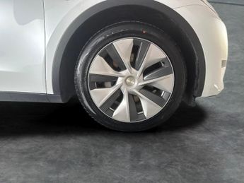 Tesla Model Y SUV RWD (346 ps) - HEATED STEERING - WIFI - BLIND SPOT ASSIST