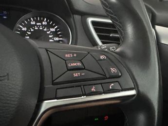 Nissan Qashqai 1.3 DIG-T N-Motion DCT (160 ps) - NAV - GLASS ROOF PACK - HEAT P