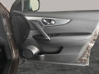 Nissan Qashqai 1.3 DIG-T N-Motion DCT (160 ps) - NAV - GLASS ROOF PACK - HEAT P