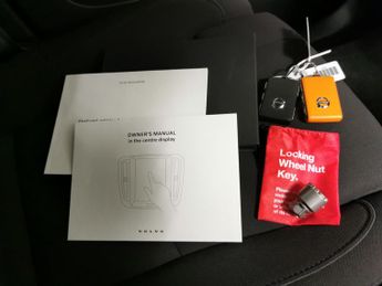 Volvo XC40 Recharge 69kWh Plus (231 ps) - KEYLESS ENTRY - PARK ASSIST - LED