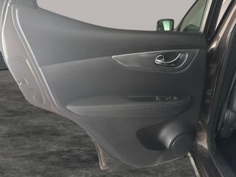 Nissan Qashqai 1.3 DIG-T N-Motion DCT (160 ps) - NAV - GLASS ROOF PACK - HEAT P