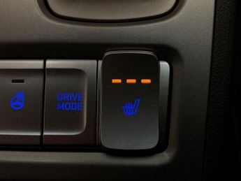 Hyundai Kona 64kWh Premium (10.5kW Charger) (204 ps) - HEATED SEATS - HEATED 