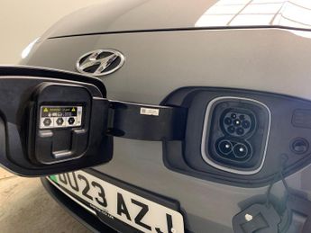 Hyundai Kona 64kWh Premium (10.5kW Charger) (204 ps) - HEATED SEATS - HEATED 