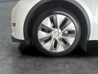 Tesla Model Y SUV RWD (346 ps) - HEATED STEERING - WIFI - BLIND SPOT ASSIST