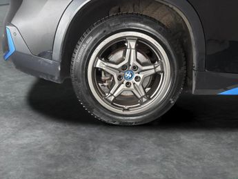 BMW iX1 30 66.5kWh xLine xDrive (11kW Charger) (313 ps) - PERFORMANCE CO