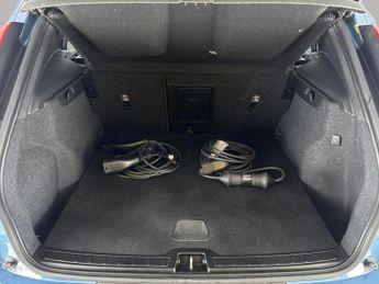 Volvo XC40 1.5h T4 Recharge 10.7kWh Plus Plug-in (211 ps) - ADAPTIVE CRUISE
