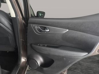 Nissan Qashqai 1.3 DIG-T N-Motion DCT (160 ps) - NAV - GLASS ROOF PACK - HEAT P