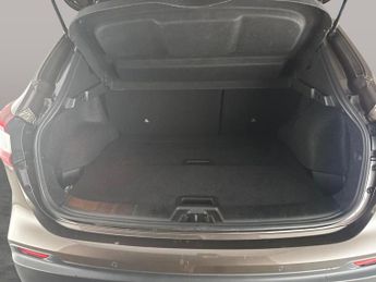 Nissan Qashqai 1.3 DIG-T N-Motion DCT (160 ps) - NAV - GLASS ROOF PACK - HEAT P