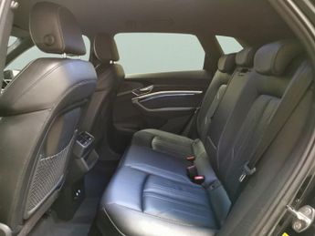 Audi e-tron 50 Black Edition quattro 71.2kWh (11kW Charger) (313 ps) - ADJUS
