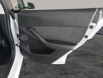 Tesla Model Y SUV RWD (346 ps) - HEATED STEERING - WIFI - BLIND SPOT ASSIST