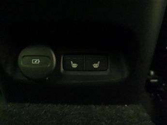 Volvo XC40 Recharge 69kWh Plus (231 ps) - KEYLESS ENTRY - PARK ASSIST - LED