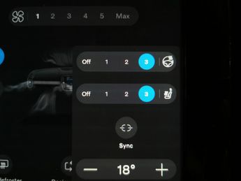 Volvo XC40 Recharge 69kWh Plus (231 ps) - KEYLESS ENTRY - PARK ASSIST - LED