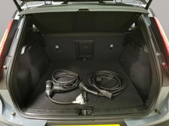 Volvo XC40 Recharge 69kWh Plus (231 ps) - KEYLESS ENTRY - PARK ASSIST - LED