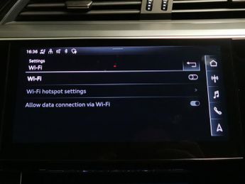 Audi e-tron 55 Technik quattro 95kWh (11kW Charger) (408 ps) - LED - REVERSE