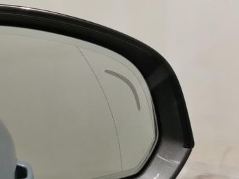 Volvo XC40 Recharge 69kWh Plus (231 ps) - KEYLESS ENTRY - PARK ASSIST - LED