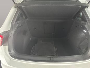 Volkswagen Tiguan 1.5 TSI R-Line DSG (150 ps) - CLIMATE CONTROL - SD CARD MEDIA IN