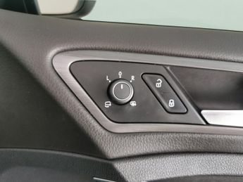 Volkswagen E-golf 35.8kWh e-Golf (136 ps) - LED - BLUETOOTH - PARK SENSORS
