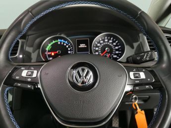 Volkswagen E-golf 35.8kWh e-Golf (136 ps) - LED - BLUETOOTH - PARK SENSORS