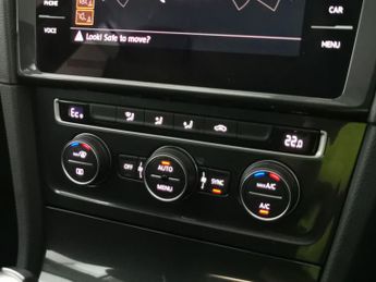 Volkswagen E-golf 35.8kWh e-Golf (136 ps) - LED - BLUETOOTH - PARK SENSORS