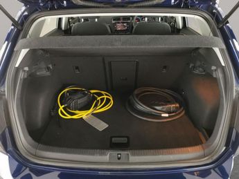 Volkswagen E-golf 35.8kWh e-Golf (136 ps) - LED - BLUETOOTH - PARK SENSORS