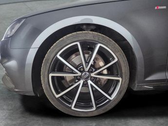 Audi A4 2.0 TDI Black Edition S Tronic (150 ps) - BLUETOOTH - CRUISE