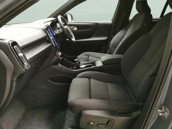 Volvo XC40 Recharge 69kWh Plus (231 ps) - KEYLESS ENTRY - PARK ASSIST - LED