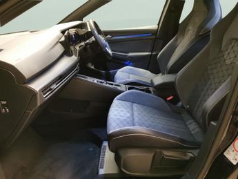 Volkswagen Golf 1.5 eTSI MHEV R-Line DSG (150 ps) - PARK SENSORS - CLIMATE CONTR