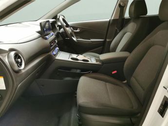 Hyundai Kona 64kWh Premium (10.5kW Charger) (204 ps) - HEATED SEATS - HEATED 