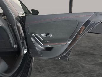 Mercedes-Benz CLA 1.3 CLA250e 15.6kWh AMG Line (Premium) Coupe Plug-in 8G-DCT (218