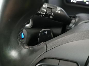Hyundai Kona 64kWh Premium (10.5kW Charger) (204 ps) - KEYLESS ENTRY - LED - 