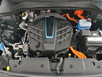Hyundai Kona 64kWh Premium (10.5kW Charger) (204 ps) - KEYLESS ENTRY - LED - 