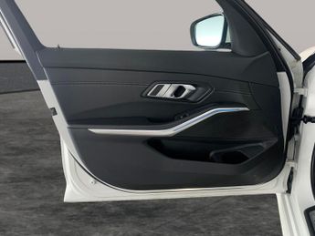 BMW 3 Series 330e xDrive M Sport Step [Tech Pack] - CARPLAY - ACTIVE LANE ASS
