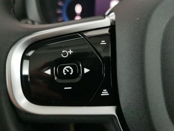 Volvo XC60 2.0 B5 MHEV Plus AWD (250 ps) - CARPLAY - HK AUDIO - BLACK ROOF 