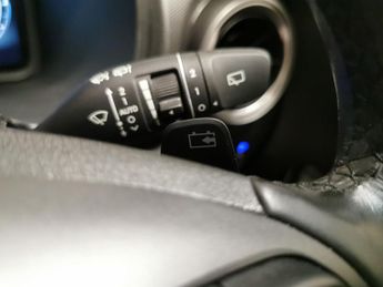 Hyundai Kona 64kWh Premium (10.5kW Charger) (204 ps) - HEATED SEATS - HEATED 