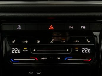Volkswagen T-Roc 2.0 TDI R-Line DSG 4Motion (150 ps) - DIGITAL DASH - PARK SENSOR