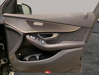 Mercedes-Benz EQC EQC 400 80kWh AMG Line 4MATIC (408 ps) - HEATED LEATHER - COMFOR