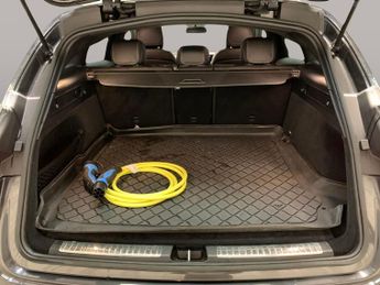Mercedes-Benz EQC EQC 400 80kWh AMG Line 4MATIC (408 ps) - HEATED LEATHER - COMFOR