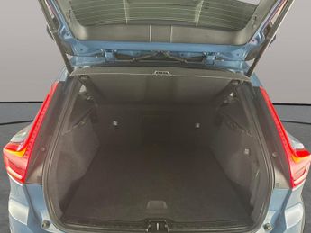Volvo XC40 1.5h T4 Recharge 10.7kWh Plus Plug-in (211 ps) - SURROUND VIEW -