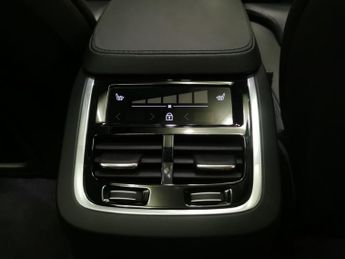 Volvo XC90 2.0h T8 Recharge 18.8kWh Plus Plug-in 4WD (455 ps) - ADAPT CRUIS
