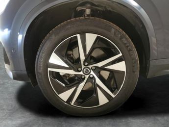 Volvo XC90 2.0h T8 Recharge 18.8kWh Plus Plug-in 4WD (455 ps) - ADAPT CRUIS