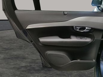 Volvo XC90 2.0h T8 Recharge 18.8kWh Plus Plug-in 4WD (455 ps) - ADAPT CRUIS