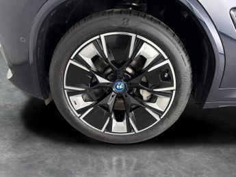 BMW iX3 80kWh M Sport Pro (286 ps) - GESTURE CONTROL - HUD - PARK ASSIST