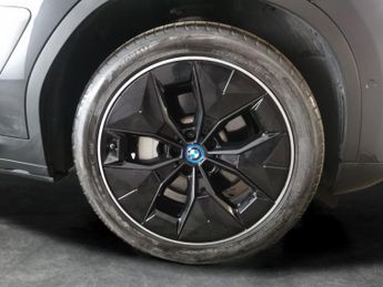 BMW iX3 80kWh Premier Edition (286 ps) - DRIVING ASSISTANT - PARK ASSIST