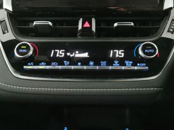 Toyota Corolla 1.8 VVT-h GPF Icon Tech CVT (122 ps) - REVERSE CAM - NAV - HEATE