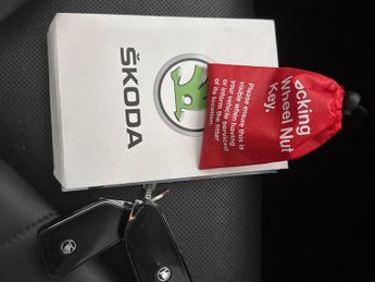 Skoda Enyaq iV 62kWh 60 (DC120kW) (179 ps) - NAV - WIFI - BLUETOOTH